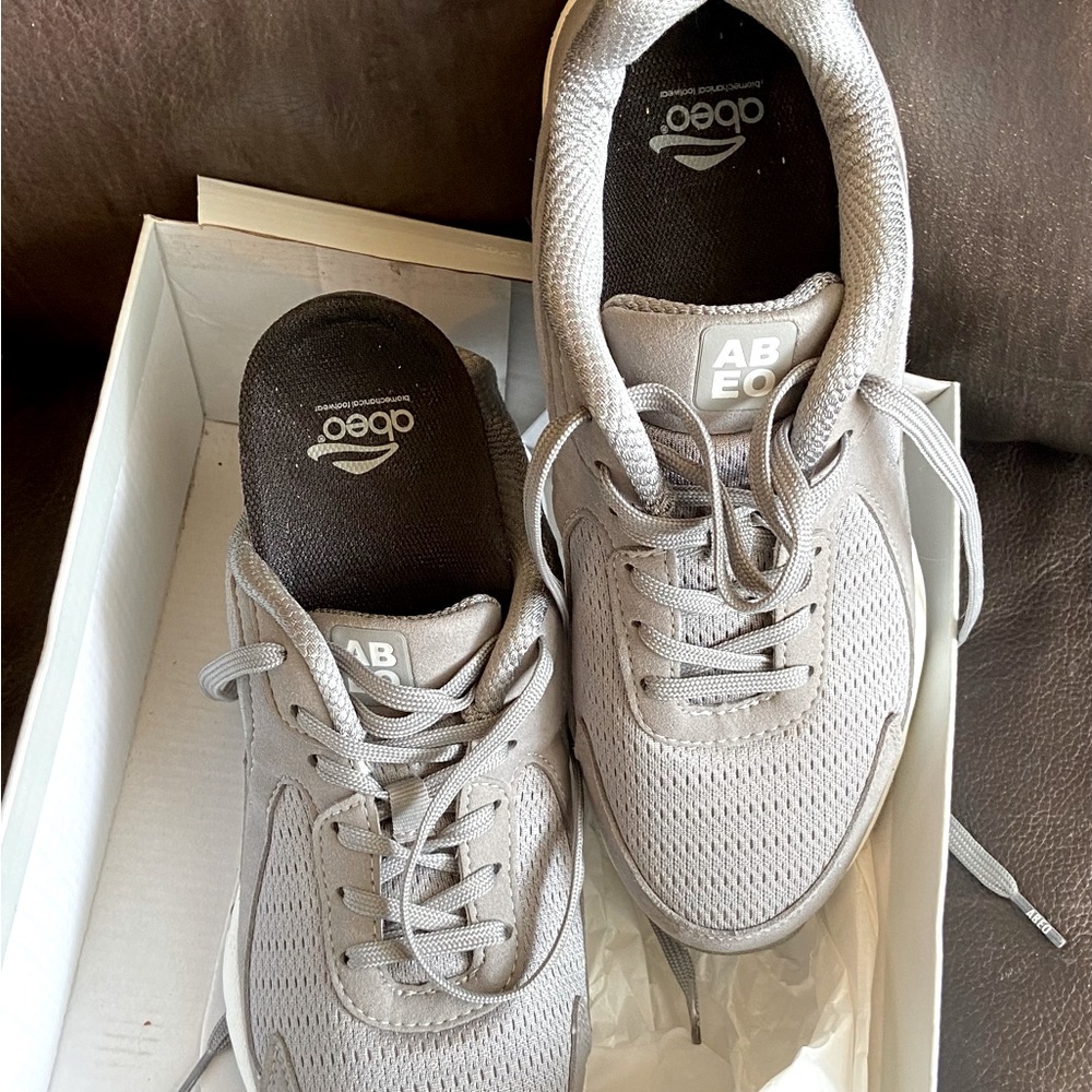 SOLD -Abeo Pilar women’s tennis shoes